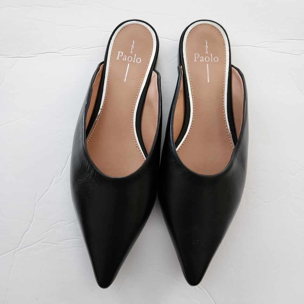 Línea Paolo Black Pointed Toe Leather Mules